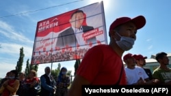 A campaign event for the Ata-Meken party in the village of Ton, over 300 kilometers from Bishkek, on September 8.