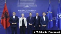 Kryediplomati shqiptar Hoxha, mirëpret në Tiranë përfaqësuesit politikë të shqiptarëve në Luginë të Preshevës. 