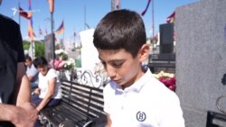 «Երանի այս օրը չլիներ». Եռաբլուրում սգում են Հայաստանի վրա Ադրբեջանի սեպտեմբերյան հարձակման զոհերի հիշատակը