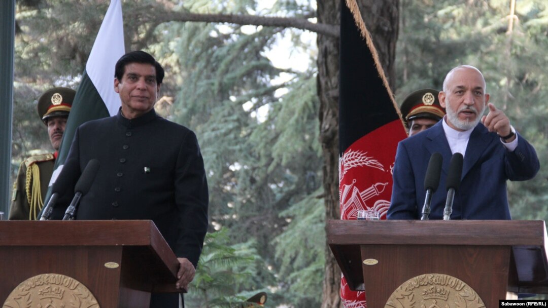 Pakistani Prime Minister Raja Pervez Ashraf (left) and Afghan President Hamid Karzai in Kabul on July 19