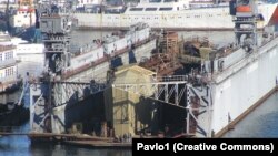 Подводная лодка Б-380 в ПД-16. Севастополь. Южная бухта.