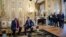 Трамп и Макрон в Елисейском дворце