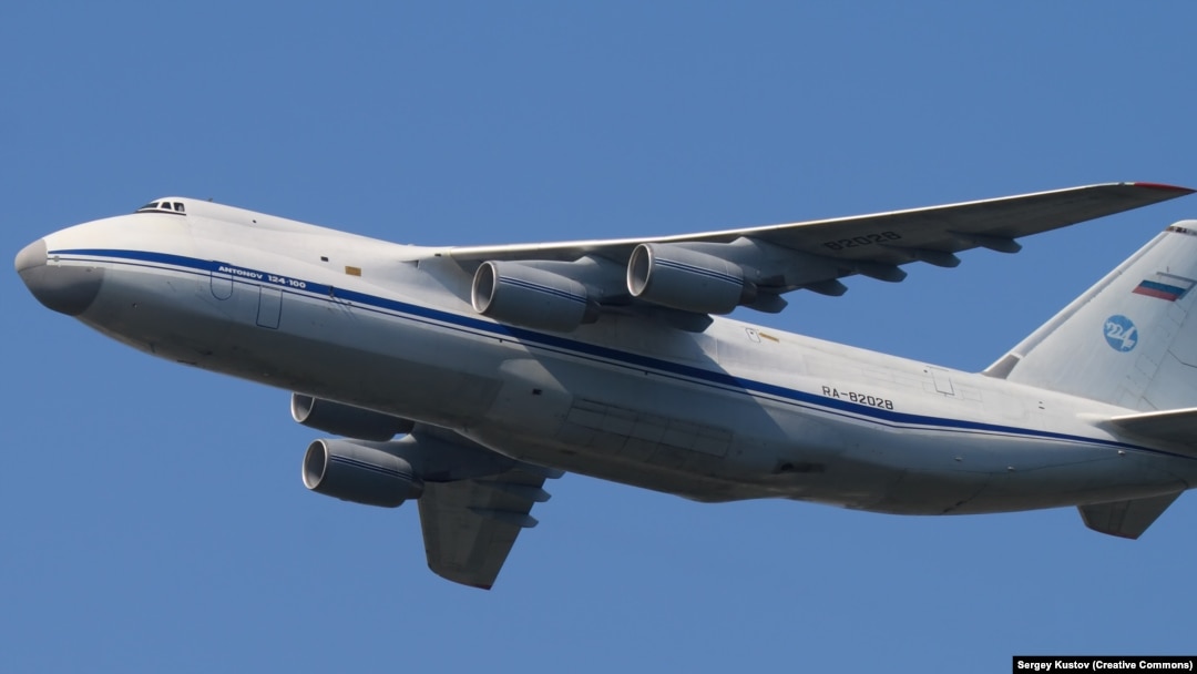 An Antonov AN-124*