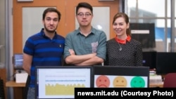 “Kompüter elmləri və süni İntellekt Laboratoriyasının” tədqiqatçıları (soldan) Fadel Adib, PhD student Mingmin Zhao, və Professor Dina Katabi
Photo: Jason Dorfman/MIT CSAIL