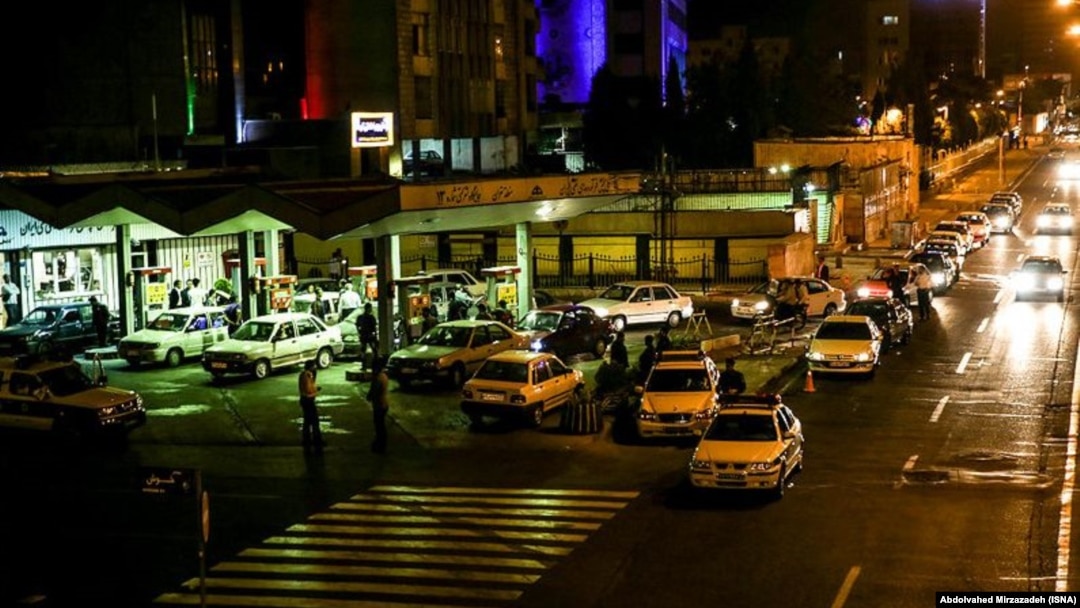 Drivers queue for fuel at a gasoline station in Tehran, April 24, 2014