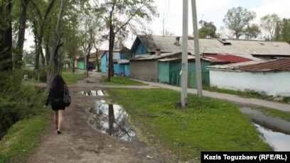 Порно әйелі күйеуі ұйықтап жатқанда трахает