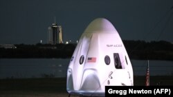 Raketa e SpaceX - Falcon 9 shihet në Qendrën Hapësinore Kennedy në Florida më 15 nëntor 2020. 