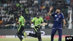 د لاهور قلندرز بیټران د ۲۰۲۵ز کال پي اېس اېل په پایلوبه کې منډه وهي، ورسره د کوټه ګلیډیېټرز بالر ولاړ دی. د تېر کال اتلولي د لاهور لوبډلې ګټلې وه. 