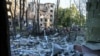 У Шевченківському районі Києва в ніч на 23 червня внаслідок російського удару ракетами і дронами був зруйнований цілий під’їзд житлової багатоповерхівки, повідомила столична влада