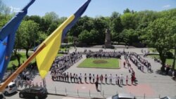 Львівські студенти створили «живу вишиванку» (відео)