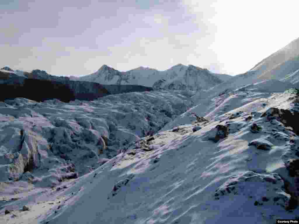 Ледник Давыдова на Тянь-Шане находится в критическом состоянии из-за работы рудника Кумтор. Фото Михаила Караванова