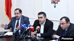 Armenia - Dashnaktsutyun leaders Aghvan Vartanian (L), Armen Rustamian (C) and Artsvik Minasian at a news conference in Yerevan, 13Jan2015.