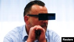 Germaniýanyň migrantlara garşy hereketiniň döredijisi Lutz Bahman (Lutz Bachmann).