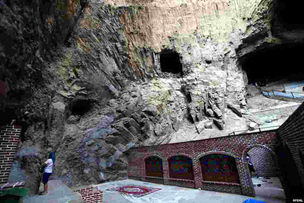 Naxçıvanda sirli "Əshabu-Kəhf" mağarası #14