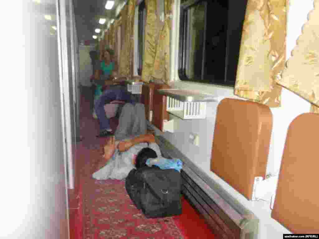 Biletsiz otly ýolagçylary