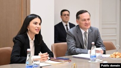 Арық жігіттермен жыныстық қатынасты қараңыз