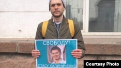 Кемерово, одиночный пикет в поддержку блогера Стаса Калиниченко