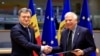 Kryeministri i Moldavisë, Dorin Recean, dhe shefi i diplomacisë të BE-së, Josep Borrell, gjatë ceremonisë së nënshkrimit të paktit në Bruksel më 21 maj 2024. 