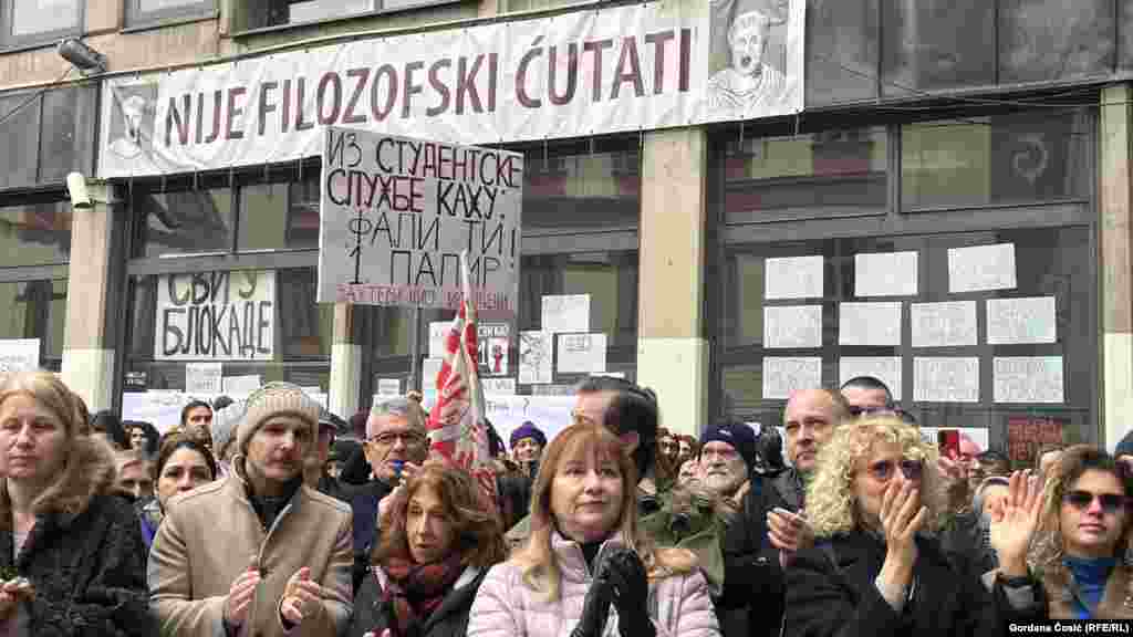 Studenti u Srbiji od kraja novembra 2024. organizuju blokade više od 60 fakulteta u zemlji. Zahtevaju objavljivanje kompletne dokumentacije o rekonstrukciji Železničke stanice u Novom Sadu, sankcionisanje napadača na učesnike protesta koji su usledili nakon nesreće i obustavljanje postupaka protiv demonstranata. Dok predstavnici vlasti tvrde da su svi zahtevi ispunjeni i pozivaju studente da otvore fakultete, studenti tvrde da zahtevi nisu ispunjeni.