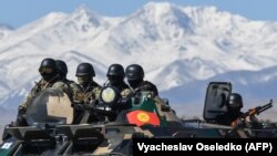 Russian and Kyrgyz troops take part in the Issyk-Kul Antiterror 2018 military drills at Tamchi airport on September 25.