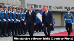 Ministri odbrane BiH Sifet Podžić (L) i Srbije Nebojša Stefanović u Beogradu, 10. septembar 2021.