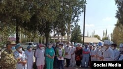 Ала-Бука аймактык ооруканасынын кызматкерлери. 6-апрель, 2020-жыл. 