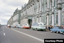 Туристические автобусы в Ленинграде.