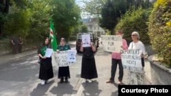 Нохчийн мухIажаршна тIехIуьттуш Швейцарин Бернехь хIоттийна митинг, 2026-чу шеран марсхьокху-беттан 18-гIа де 
