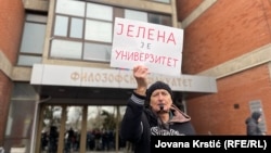 Transparent sa porukom podrške otpuštenoj profesorki Jeleni Kleut, 26. januar 2026.