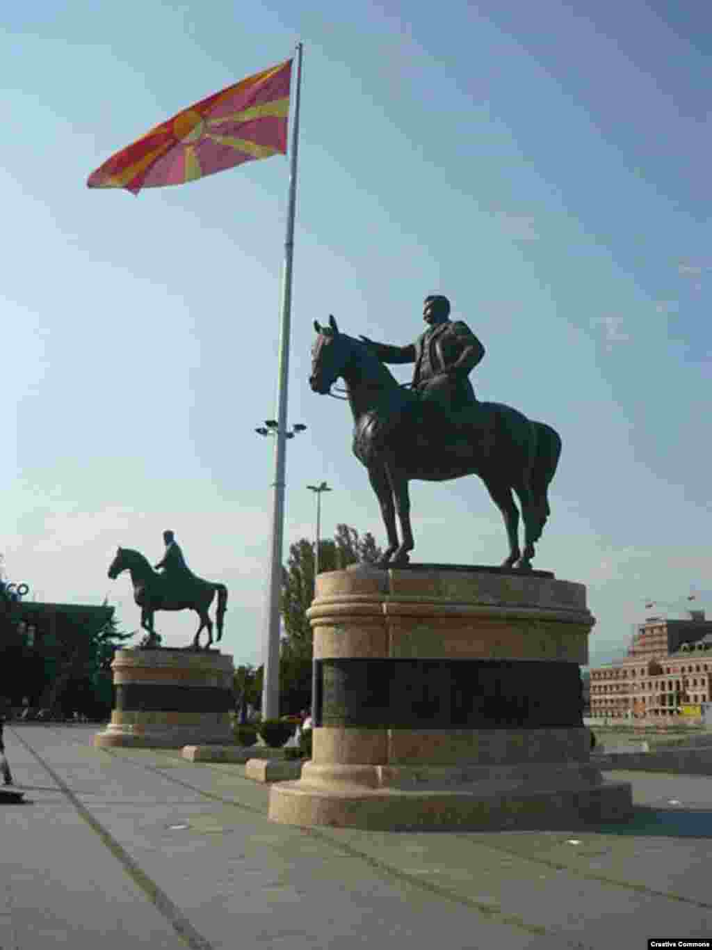 Statues of the anti-Ottoman revolutionaries Gotse Delchev and Dame Gruev. 