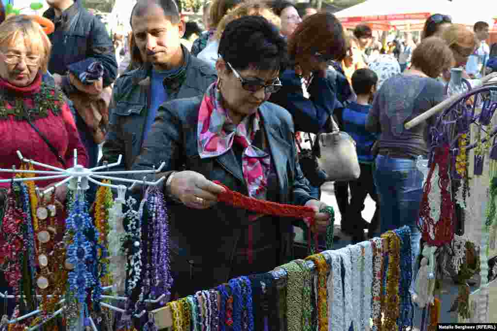 Accesoriile hand-made sunt la mare căutare în timpul unor astfel de festivităţi 