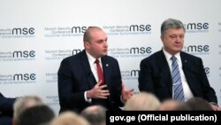 В тематической дискуссии вместе с премьер-министром Грузии участвовал президент Украины Петр Порошенко