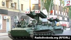 ЗРК «Стріла-10» на репетиції параду військової техніки в окупованому Донецьку, 2017 рік