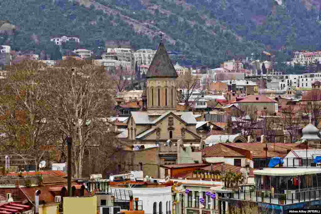 Tbilisinin mərkəzi hissələrindən biri.