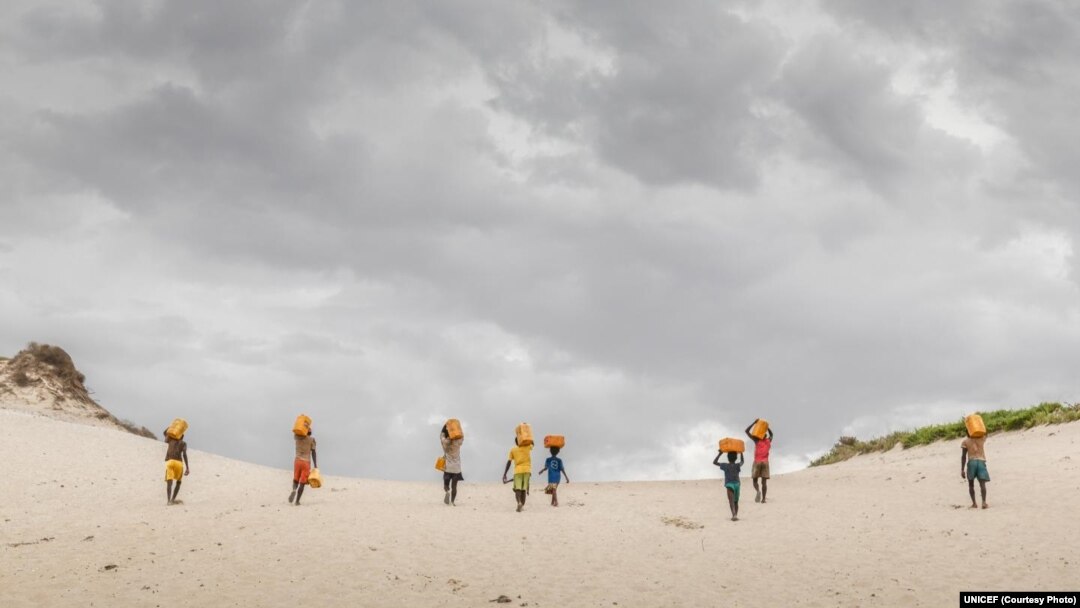 Copiii din 37 de țări ”hotspot” sunt cei mai expuși lipsei apei. Este nevoie de măsuri urgente și de mobilizarea resurselor globale, arată ultimul raport al UNICEF.