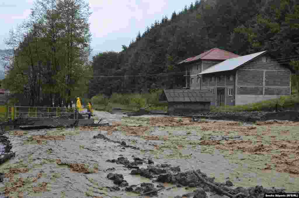 Bosnia-Zeljeznoc Polje, floods, Zepce, 6Aug2014.