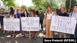 Protest aktivistkinja i aktivista NVO koje se bave zaštitom žena ispred zgrade Predsjedništva u Podgorici, 6. jula