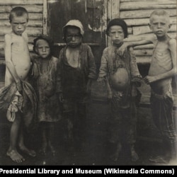 Starving children in the Samara region during the 1921-22 famine.