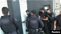 Snage bezbjednosti često su meta kritika za prekomjernu silu tokom operacija protiv kriminalaca (na fotografiji brazilska policija tokom jedne od akcija)