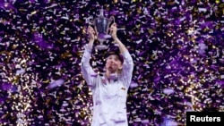 Теннисистка Елена Рыбакина после победы на итоговом турнире в Саудовской Аравии в ноябре 2025 года