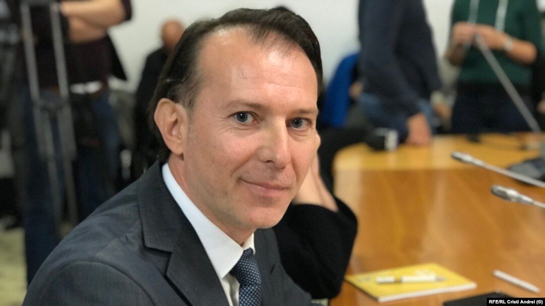 Premierul începe să schimbe strategia de comunicare în privința vaccinării. Imagine generică din Parlamentu cu Florin Cîțu