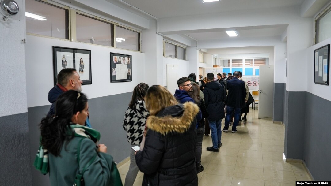 Pamje nga një vendvotim në Prishtinë, 9 shkurt 2025.