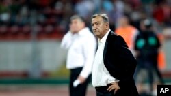 Stanko Poklepović, trener Hajduka 29, jula 2010. tokom utakmice sa Dinamom iz Bukurešta u evropskoj ligi 