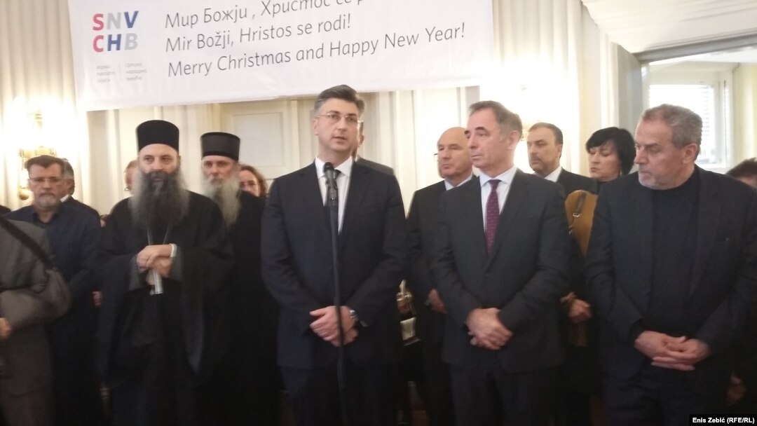 Tradicionalni Božićni domjenak u znaku pohvala Vlade i kritike zbog ploče u Jasenovcu: Mitropolit Porfirije, Andrej Plenković i Milorad Pupovac 