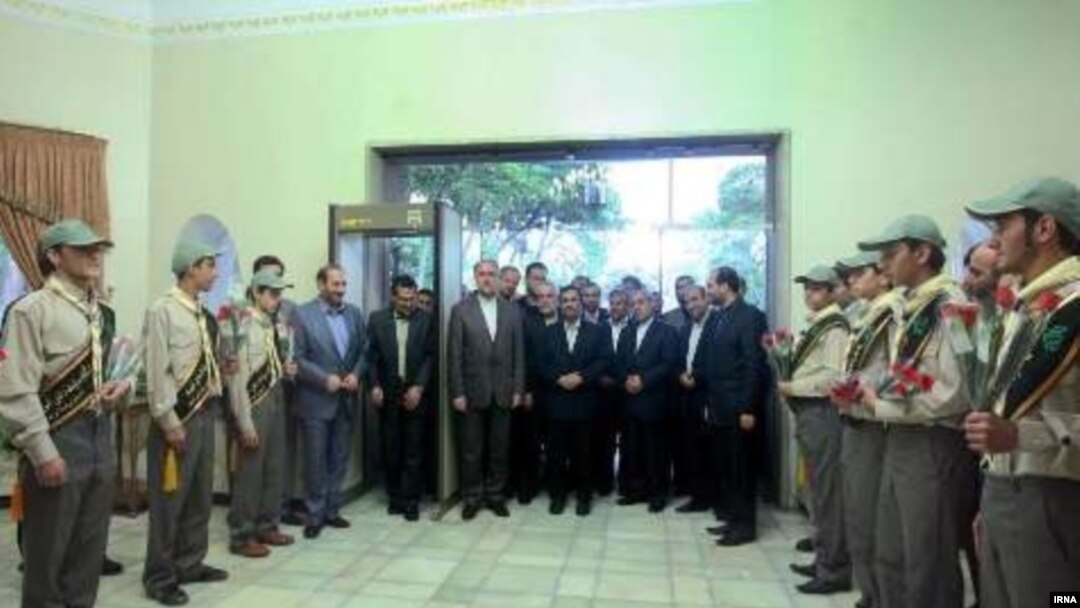 بازگشت محمود احمدی‌نژاد به محل برگزاری نشست هیات دولت