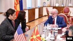 Талат Џафери и Кејт Брнс