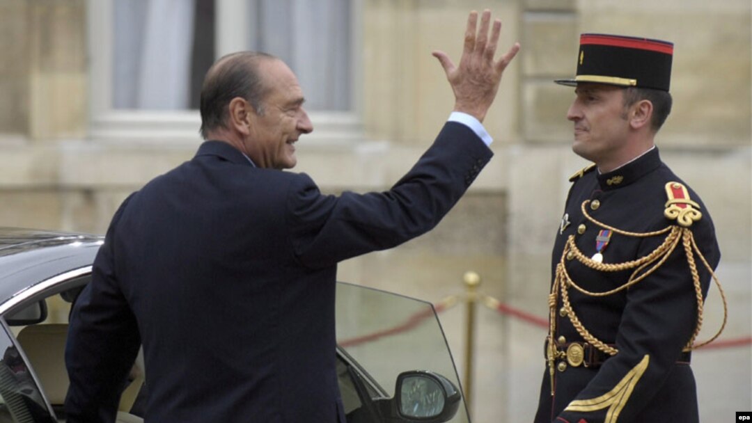 Jacques Chirac waves as he departs Elysee Palace in May 2007.