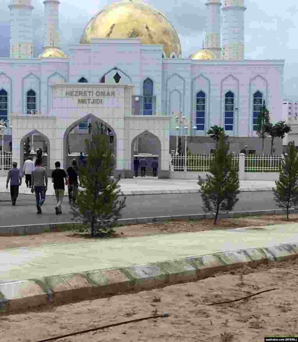 Turkmenistan. New mosque Hezreti Omar in Parahat 7 in Ashgabat. May 2019