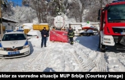 Pripadnici Sektora za vanredne situacije dostavljaju agregate u ugrožena područja, 10. januar 2026.