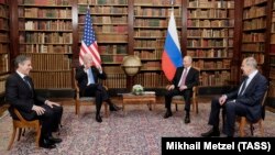 Средба на рускиот и американскиот претседател Владимир Путин и Џо Бајден во Женева.